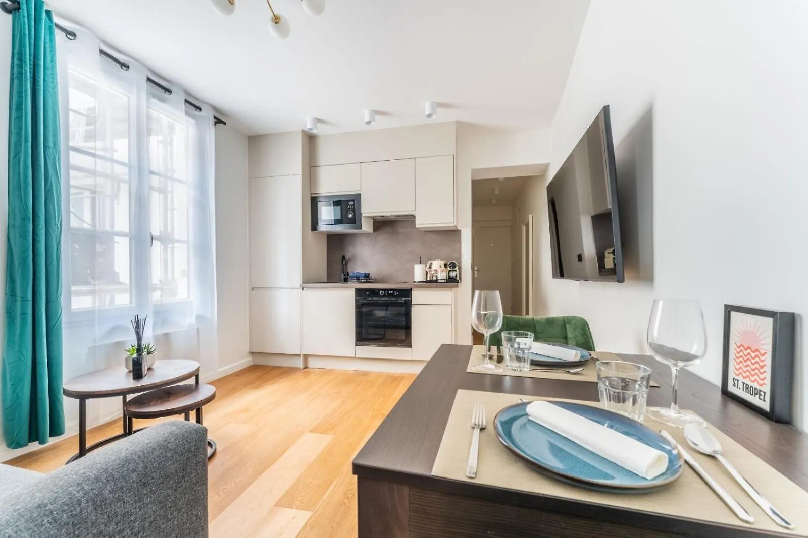 Luxurious In Center Of